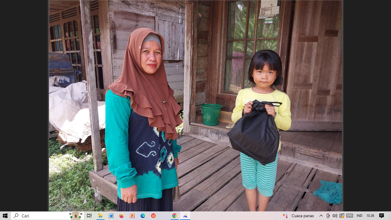 Gambar Pkk PENYERAHAN BANTUAN OLAHAN IKAN OLEH KADER PANGAN B2SA